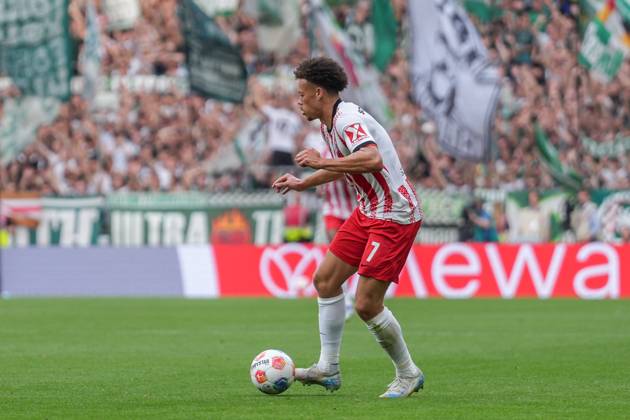 Derry Scherhant SC Freiburg, 07 on the ball , Germany, Football, 1 Bundesliga, Matchday 4, 2025 2026, SV Werder Bremen vs SC Freiburg, 20 09 2025, Weserstadion, Bremen, Germany DFL REGULATIONS PROHIBIT ANY USE OF PHOTOGRAPHS AS IMAGE SEQUENCES AND OR QUASI VIDEO Bremen Weserstadion Bremen Germany Copyright: xArnexAmbergx