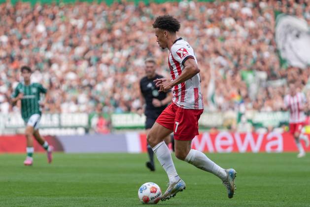 Derry Scherhant SC Freiburg, 07 on the ball , Germany, Football, 1 Bundesliga, Matchday 4, 2025 2026, SV Werder Bremen vs SC Freiburg, 20 09 2025, Weserstadion, Bremen, Germany DFL REGULATIONS PROHIBIT ANY USE OF PHOTOGRAPHS AS IMAGE SEQUENCES AND OR QUASI VIDEO Bremen Weserstadion Bremen Germany Copyright: xArnexAmbergx