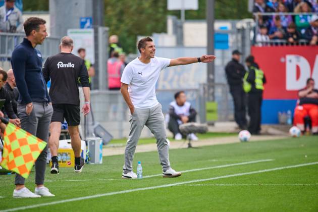 21 09 2025, Football, Men, 2 BL Bundesliga , Season 2025 2026, Holstein Kiel Karlsruher SC, 6 Matchday Coach Marcel Rapp Kiel Kiel, Holstein Stadion Holstein Stadion Schleswig Holstein Germany