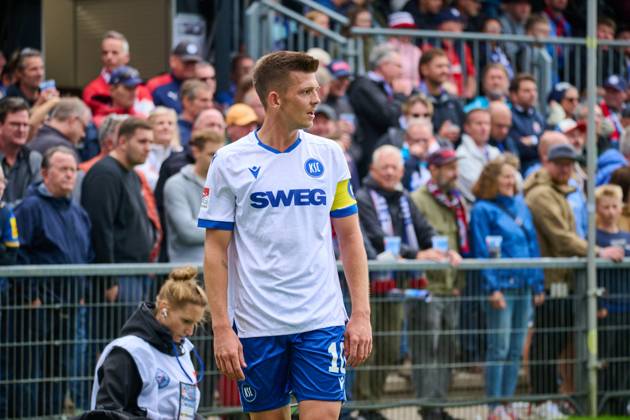 21 09 2025, Football, Men, 2 BL Bundesliga , Season 2025 2026, Holstein Kiel Karlsruher SC, 6 Matchday Captain Marvin Wanitzek KSC Kiel, Holstein Stadion Holstein Stadion Schleswig Holstein Germany