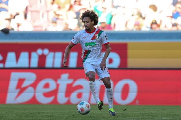 Han Noah Massengo FC Augsburg, 04 with ball, GER, FC Augsburg vs 1 FSV Mainz 05, Football, Bundesliga, Matchday 4, Season 2025 2026, 20 09 2025, DFL DFB REGULATIONS PROHIBIT ANY USE OF PHOTOGRAPHS as IMAGE SEQUENCES and or QUASI VIDEO, GER, FC Augsburg vs 1 FSV Mainz 05, Football, Bundesliga, Matchday 4, Season 2025 2026, 20 09 2025 Augsburg Copyright: xEibner-Pressefoto JennixMaulx EP_JML