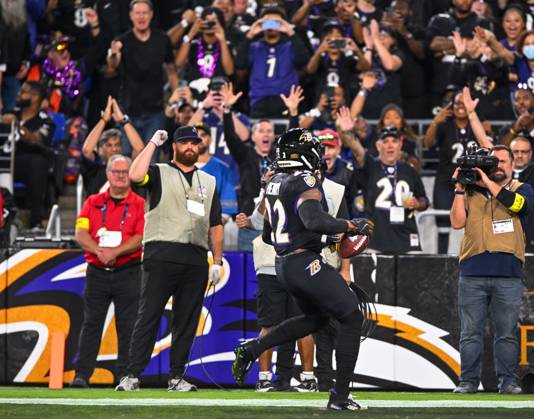 Baltimore Ravens running back Derrick Henry (22) scores on a 28-yard touchdown against the Detroit Lions during the first quarter at M&T Bank Stadium in Baltimore, Maryland, on Monday, September 22, 2025. BAL20250922116 DAVIDxTULIS