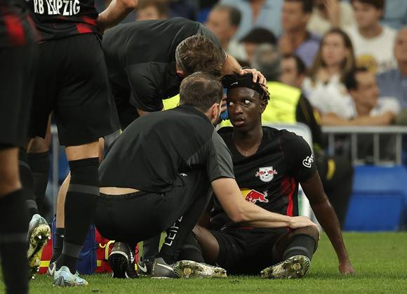 Real Madrid v RB Leipzig - UEFA Champions League MADRID, SPAIN - SEPTEMBER 14: Amadou Haidara of RB Leipzig gets injured during the UEFA Champions League Group F soccer match between Real Madrid and RB Leipzig at Santiago Bernabeu Stadium in Madrid, Spain on September 14, 2022. Madrid Spain. Editorial use only. Please get in touch for any other usage. Copyright: x2025xAnadoluxBurakxAkbulutx