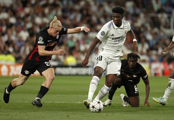 Real Madrid v RB Leipzig - UEFA Champions League MADRID, SPAIN - SEPTEMBER 14: Aurelien Tchouameni (R) of Real Madrid in action against Xaver Schlager (L) of RB Leipzig during the UEFA Champions League Group F soccer match between Real Madrid and RB Leipzig at Santiago Bernabeu stadium in Madrid, Spain on 14 September 2022. Madrid Spain. Editorial use only. Please get in touch for any other usage. Copyright: x2025xAnadoluxBurakxAkbulutx