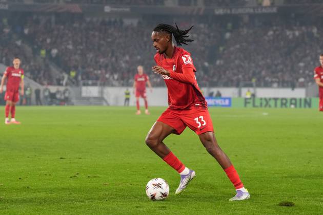 Jordy Makengo SC Freiburg, 33 on the ball , Germany, Football, UEFA Europa League, Matchday 1, League phase, 2025 2026, SC Freiburg vs FC Basel, 24 09 2025, Europa Park Stadion, Freiburg, Germany Freiburg Europa Park Stadion Baden Württemberg Germany Copyright: xArnexAmbergx