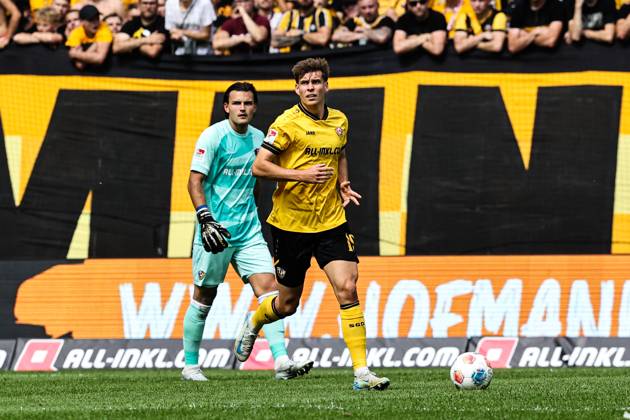 Alexander Rossipal SG Dynamo Dresden,19 and goalkeeper Tim Schreiber SG Dynamo Dresden,1 2 Soccer Bundesliga season 2025 2026 SG Dynamo Dresden vs 1 FC Magdeburg at Rudolf Harbig Stadium in Dresden action,soccer,man,men,Germany,09 08 2025