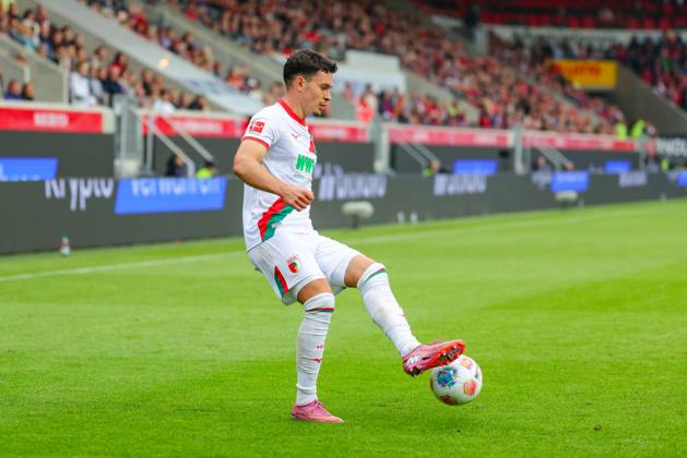 Fabian Rieder 32, FC Augsburg at the match between 1 FC Heidenheim v FC Augsburg, Soccer, Men, Bundesliga, 2025 2026, Matchday 5 on 27 09 2025 in Heidenheim an der Brenz, Voith Arena DFL and DFB regulations prohibit any use of photographs as image sequences and or quasi video Baden Württemberg Germany