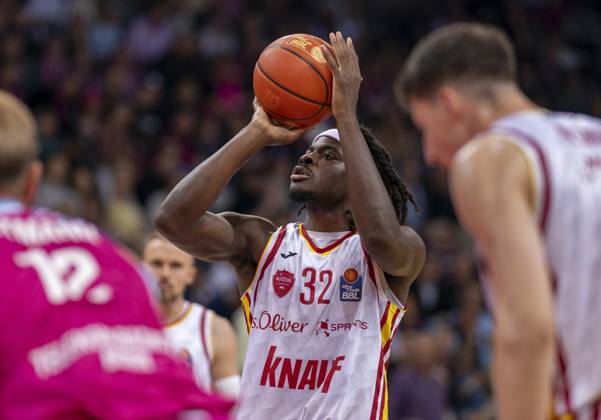 Charles Thompson Fitness First Wuerzburg Baskets, 32 on free throw Telekom Baskets Bonn Fitness First Würzburg Baskets 27 09 2025 Basketball, easyCredit Basketball Bundesliga, 1 Matchday, GER, Bonn, Telekom Dome Bonn Copyright: HMBxMedia xMarcoxBader