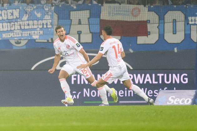 Tim Oberdorf (Fortuna Duesseldorf) Torjubel, jubelt mit seiner Mannschaft nach dem Treffer zum 0:1 waehrend des spiels der 2. Bundesliga zwischen VfL Bochum und Fortuna Duesseldorf, Vonovia Ruhrstadion am 27. September 2025 in Bochum, Deutschland. (Foto von Max Maiwald DeFodi Images) +++ Tim Oberdorf (Fortuna Duesseldorf) celebrates after scoring his team s first goal during the 2. Bundesliga match between VfL Bochum and Fortuna Duesseldorf at Vonovia Ruhrstadion on September 27, 2025 in Bochum, Germany. (Photo by Max Maiwald DeFodi Images) DFB DFL REGULATIONS PROHIBIT ANY USE OF PHOTOGRAPHS AS IMAGE SEQUENCES AND OR QUASI-VIDEO. (Photo by Max Maiwald DeFodi Images) Tim Oberdorf Fortuna Duesseldorf celebrates after scoring his team s first goal during the 2 Bundesliga match between VfL Bochum and Fortuna Duesseldorf at Vonovia Ruhrstadion on September 27, 2025 in Bochum, Germany, Germany Photo by Max Maiwald DeFodi Images Tim Oberdorf Fortuna Duesseldorf celebrates after scoring his team s first goal during the 2 Bundesliga match between VfL Bochum and Fortuna Duesseldorf at Vonovia Ruhrstadion on September 27, 2025 in Bochum, Germany Photo by Max Maiwald DeFodi Images DFB DFL REGULATIONS PROHIBIT ANY USE OF PHOTOGRAPHS AS IMAGE SEQUENCES AND OR QUASI VIDEO Photo by Max Maiwald DeFodi Images