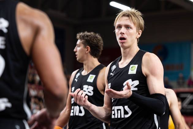 Tigers Tuebingen Nuernberg Falcons, Herren, 2 Bundesliga, Barmer 2 Basketball Bundesliga, pro A, 1 Spieltag, Spielzeit 2025 2025, 27 09 2025 Trevor Baskin Nuernberg Falcons, 22 mit Verwunderter Blick und Geste nach einem Foul