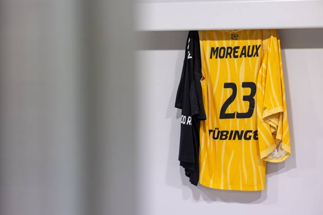 Tigers Tuebingen Nuernberg Falcons, Herren, 2 Bundesliga, Barmer 2 Basketball Bundesliga, pro A, 1 Spieltag, Spielzeit 2025 2025, 27 09 2025 The jersey of Melkisedek Moreaux Tigers Tuebingen, 23 in the dressing room before the start of the game