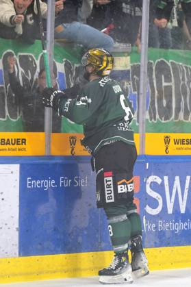 Goal, goal celebration for 1 2 of the Bietigheim Steelers by Jack Dugan Bietigheim Steelers, 08 Bietigheim Steelers vs Starbulls Rosenheim , Ice Hockey, DEL 2, Matchday 5, Season 2025 2026, 28 09 2025 Bietigheim Steelers vs Starbulls Rosenheim , Ice Hockey, DEL 2, Matchday 5, Season 2025 2026, 28 09 2025 Bietigheim Copyright: xEibner-Pressefotox EP_TBR