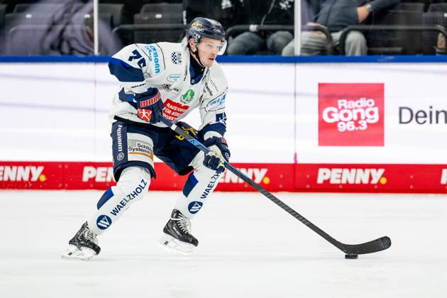 Julian Napravnik Iserlohn Roosters, 75 GER, EHC Red Bull Muenchen vs Iserlohn Roosters, Ice Hockey, DEL, Matchday 6, Season 2025 2026, 28 09 2025 GER, EHC Red Bull Muenchen vs Iserlohn Roosters, Ice Hockey, DEL, Matchday 6, Season 2025 2026, 28 09 2025 Muenchen Copyright: xEibner-Pressefoto HeikexFeinerx EP_HFR