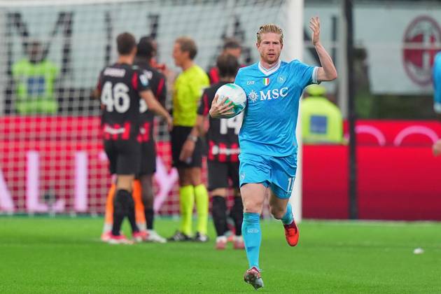 Napoli s Kevin De Bruyne celebrates after scoring 2-1 during the Serie A soccer match between Milan and Napoli at the San Siro Stadium in Milan , north Italy - Sunday , September 28 , 2025. - Soccer . Copyright: xSpada LaPressex