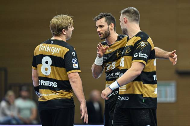 Viktor Petersen Norberg HC Elbflorenz 2006, 8 Sebastian Greß HC Elbflorenz 2006, 25 Jonas Thuemmler HC Elbflorenz 2006, 46 HC Elbflorenz 2006 vs VfL Luebeck Schwartau, 2 Handball Bundesliga Herren, Spielzeit 2025 2026, 26 09 2025 HC Elbflorenz 2006 vs VfL Luebeck Schwartau, 2 Handball Bundesliga Herren, Spielzeit 2025 2026, 26 09 2025 Dresden Copyright: xEibner-Pressefoto xHoepnerx EP_PHR