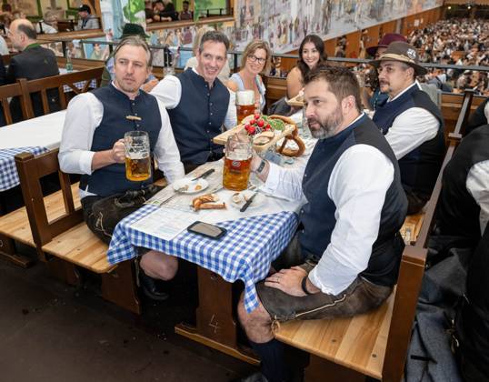 Max Kaltenhauser Co Coach, EHC Red Bull Muenchen , Rob Leask Co Coach, EHC Red Bull Muenchen , Patrick Dallaire Co Coach, EHC Red Bull Muenchen and Oliver David Head Coach, EHC Red Bull Muenchen at the beer table GER, EHC Red Bull Muenchen, ice hockey, DEL, team visit Oktoberfest Muenchen 2025, Hacker Festzelt, 29 09 2025 GER, EHC Red Bull Muenchen, ice hockey, DEL, team visit Oktoberfest Muenchen 2025, Hacker Festzelt, 29 09 2025 Muenchen Copyright: xEibner-Pressefoto FranzxFeinerx EP_HFR