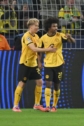 Cheer 1 0 Daniel Svensson Borussia Dortmund , Karim Adeyemi Borussia Dortmund , v li 01 10 2025, Football Champions League 2025 2026, 2 Matchday, Borussia Dortmund Athletic Bilbao UEFA regulations prohibit any use of photographs as image sequences and or quasi video Dortmund Signal Iduna Park Nordrhein Westfalen Germany Team2