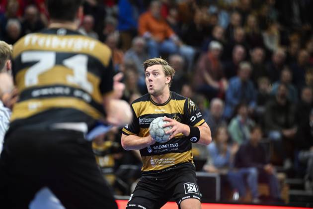 Viktor Petersen Norberg HC Elbflorenz 2006, 8 in attack HC Elbflorenz 2006 vs HSV Hamburg, DHB Pokal Herren, Spielzeit 2025 2026, 01 10 2025 HC Elbflorenz 2006 vs HSV Hamburg DHB Pokal Herren, Spielzeit 2025 2026, 01 10 2025 Dresden Copyright: xEibner-Pressefoto xHoepnerx EP_PHR