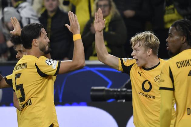 Daniel Svensson Dortmund 24 celebrates after scoring the 1 0 goal with Ramy Bensebaini Dortmund 5 01 04 2025 Soccer, Champions League, Borussia Dortmund vs Athletic Club de Bilbao, Signal Iduna Park, Dortmund, Copyright: xpepphotox xSaschaxWeizx pep00321, pep_20250415_hm_150997