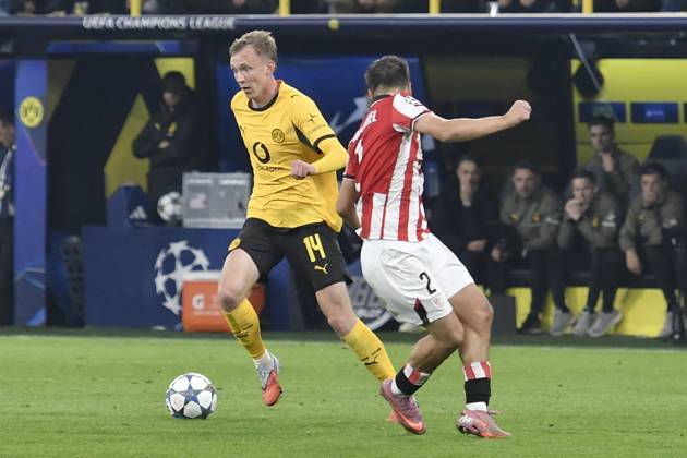 from left in duel Maximilian Beier Dortmund 14 Andoni Gorosabel Bilbao 2 01 04 2025 Soccer, Champions League, Borussia Dortmund vs Athletic Club de Bilbao, Signal Iduna Park, Dortmund, Copyright: xpepphotox xSaschaxWeizx pep00321, pep_20250415_hm_152839