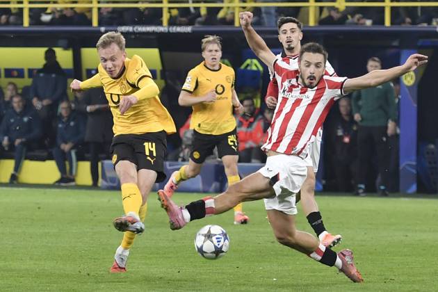 from left in duel Maximilian Beier Dortmund 14 Andoni Gorosabel Bilbao 2 01 04 2025 Soccer, Champions League, Borussia Dortmund vs Athletic Club de Bilbao, Signal Iduna Park, Dortmund, Copyright: xpepphotox xSaschaxWeizx pep00321, pep_20250415_hm_152853