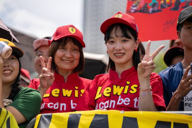 Formula 1 Singapore Airlines Singapore Grand Prix - Arrivals Japanese fans on Thursday (Media Day) during Formula 1 Singapore Airlines Singapore Grand Prix 2025 at the Marina Bay Street Circuit Singapore on October 2, 2025. Photo by Antoine Lapeyre ABACAPRESS.COM Singapore Singapore  Copyright: xLapeyrexAntoine ABACAx