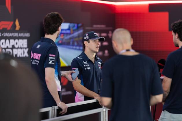F1 - SINGAPORE GRAND PRIX 2025 COLAPINTO Franco (arg), Alpine F1 Team A525, portrait during the 2025 Formula 1 Singapore Grand Prix, 18th round of the 2025 FIA Formula One World Championship, WM, Weltmeisterschaft from October 3 to 5, 2025 on the Marina Bay Street Circuit, in Singapore - SingaporeSingapore  Copyright: xDPPIx