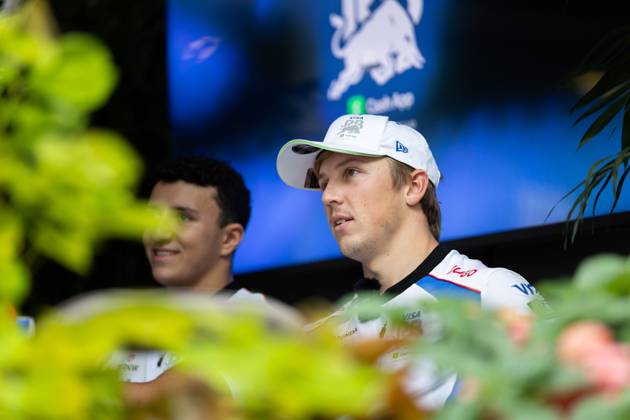 F1 - SINGAPORE GRAND PRIX 2025 LAWSON Liam (nzl), Visa Cash App RB F1 Team VCARB02, portrait during the 2025 Formula 1 Singapore Grand Prix, 18th round of the 2025 FIA Formula One World Championship, WM, Weltmeisterschaft from October 3 to 5, 2025 on the Marina Bay Street Circuit, in Singapore - SingaporeSingapore  Copyright: xDPPIx