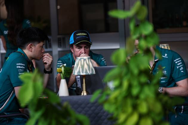 F1 - SINGAPORE GRAND PRIX 2025 ALONSO Fernando (spa), Aston Martin F1 Team AMR25, portrait during the 2025 Formula 1 Singapore Grand Prix, 18th round of the 2025 FIA Formula One World Championship, WM, Weltmeisterschaft from October 3 to 5, 2025 on the Marina Bay Street Circuit, in Singapore - SingaporeSingapore Copyright: xEricxAlonsox