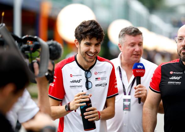 F1 - SINGAPORE GRAND PRIX 2025 OCON Esteban (fra), Haas F1 Team VF-25, portrait during the 2025 Formula 1 Singapore Grand Prix, 18th round of the 2025 FIA Formula One World Championship, WM, Weltmeisterschaft from October 3 to 5, 2025 on the Marina Bay Street Circuit, in Singapore - SingaporeSingapore  Copyright: xDPPIx