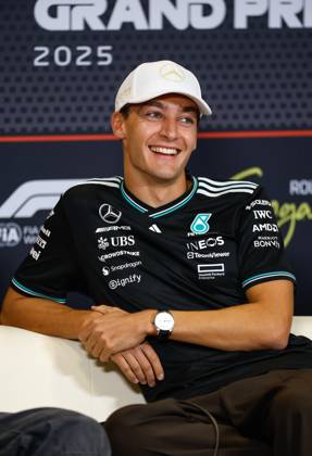 F1 - SINGAPORE GRAND PRIX 2025 RUSSELL George (gbr), Mercedes AMG F1 Team W16, portrait during the 2025 Formula 1 Singapore Grand Prix, 18th round of the 2025 FIA Formula One World Championship, WM, Weltmeisterschaft from October 3 to 5, 2025 on the Marina Bay Street Circuit, in Singapore - SingaporeSingapore  Copyright: xDPPIx