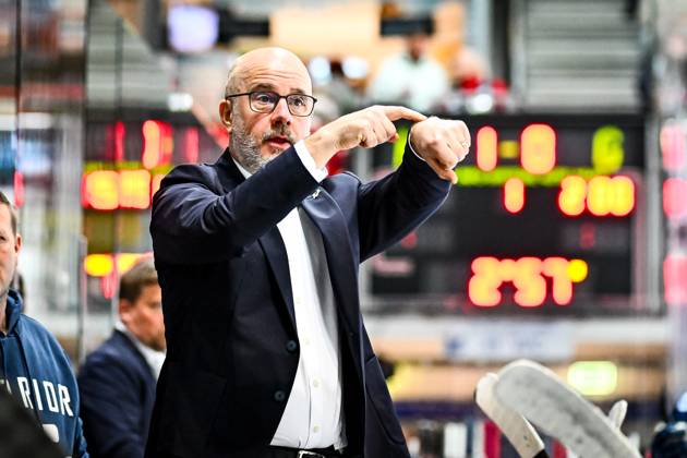 Stefan Nyman Head Coach, Headcoach, Iserlohn Roosters , Feature, Symbol photo, GER, Iserlohn Roosters vs Loewen Frankfurt, Ice field hockey, Penny DEL, Matchday 7, Season 2025 2026, 02 10 2025, GER, Iserlohn Roosters vs Loewen Frankfurt, Ice field hockey, Penny DEL, Matchday 7, Season 2025 2026, 02 10 2025 Iserlohn Copyright: xJonasxBrockmann Eibner-Pressefotx EP_JBN