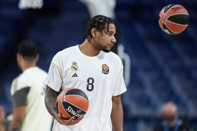 October 2, 2025, Madrid, Madrid, Spain: Chuma Okeke of Real Madrid looks on during the Turkish Airlines Euroleague 2025 26 League Phase MD2, match played between Real Madrid and Olympiacos Piraeus at Madrid Arena on October 02, 2025 in Madrid, Spain. Madrid Spain - ZUMAa181 20251002_zaa_a181_070 Copyright: xOscarxJ.xBarrosox