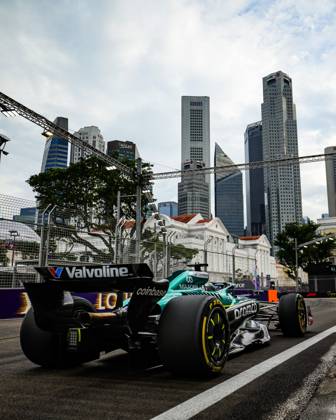 F1 - SINGAPORE GRAND PRIX 2025 18 STROLL Lance (can), Aston Martin F1 Team AMR25, action during the 2025 Formula 1 Singapore Grand Prix, 18th round of the 2025 FIA Formula One World Championship, WM, Weltmeisterschaft from October 3 to 5, 2025 on the Marina Bay Street Circuit, in Singapore - SingaporeSingapore  Copyright: xFLORENTxGOODENx