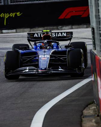 F1 - SINGAPORE GRAND PRIX 2025 55 SAINZ Carlos (spa), Williams Racing FW47, action during the 2025 Formula 1 Singapore Grand Prix, 18th round of the 2025 FIA Formula One World Championship, WM, Weltmeisterschaft from October 3 to 5, 2025 on the Marina Bay Street Circuit, in Singapore - SingaporeSingapore Copyright: xFLORENTxGOODENx