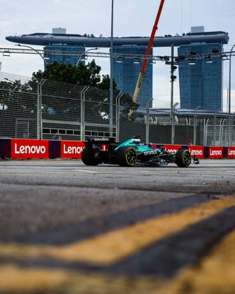 F1 - SINGAPORE GRAND PRIX 2025 18 STROLL Lance (can), Aston Martin F1 Team AMR25, action during the 2025 Formula 1 Singapore Grand Prix, 18th round of the 2025 FIA Formula One World Championship, WM, Weltmeisterschaft from October 3 to 5, 2025 on the Marina Bay Street Circuit, in Singapore - SingaporeSingapore  Copyright: xFLORENTxGOODENx