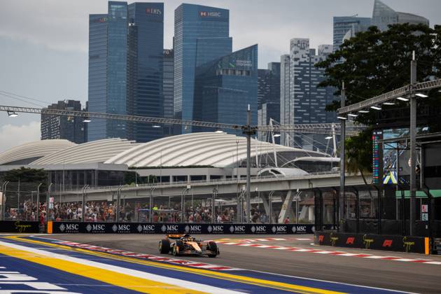 F1 - SINGAPORE GRAND PRIX 2025 81 PIASTRI Oscar (aus), McLaren F1 Team MCL39, action during the 2025 Formula 1 Singapore Grand Prix, 18th round of the 2025 FIA Formula One World Championship, WM, Weltmeisterschaft from October 3 to 5, 2025 on the Marina Bay Street Circuit, in Singapore - SingaporeSingapore Copyright: xDPPIx