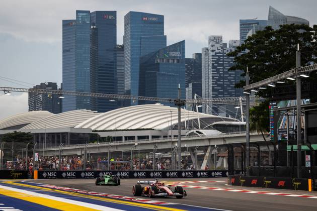 F1 - SINGAPORE GRAND PRIX 2025 16 LECLERC Charles (mco), Scuderia Ferrari SF-25, action during the 2025 Formula 1 Singapore Grand Prix, 18th round of the 2025 FIA Formula One World Championship, WM, Weltmeisterschaft from October 3 to 5, 2025 on the Marina Bay Street Circuit, in Singapore - SingaporeSingapore  Copyright: xDPPIx