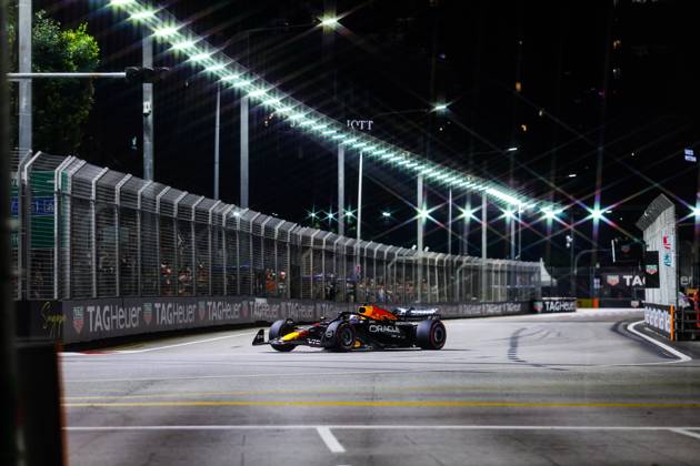 F1 - SINGAPORE GRAND PRIX 2025 01 VERSTAPPEN Max (nld), Red Bull Racing RB21, action during the 2025 Formula 1 Singapore Grand Prix, 18th round of the 2025 FIA Formula One World Championship, WM, Weltmeisterschaft from October 3 to 5, 2025 on the Marina Bay Street Circuit, in Singapore - SingaporeSingapore Copyright: xFLORENTxGOODENx