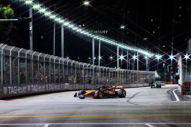 F1 - SINGAPORE GRAND PRIX 2025 81 PIASTRI Oscar (aus), McLaren F1 Team MCL39, action during the 2025 Formula 1 Singapore Grand Prix, 18th round of the 2025 FIA Formula One World Championship, WM, Weltmeisterschaft from October 3 to 5, 2025 on the Marina Bay Street Circuit, in Singapore - SingaporeSingapore Copyright: xFLORENTxGOODENx