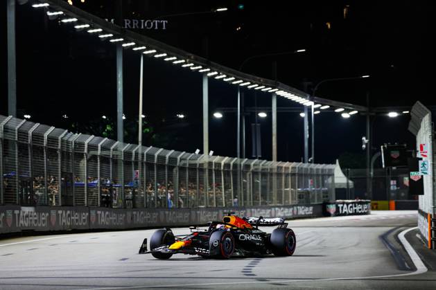 F1 - SINGAPORE GRAND PRIX 2025 01 VERSTAPPEN Max (nld), Red Bull Racing RB21, action during the 2025 Formula 1 Singapore Grand Prix, 18th round of the 2025 FIA Formula One World Championship, WM, Weltmeisterschaft from October 3 to 5, 2025 on the Marina Bay Street Circuit, in Singapore - SingaporeSingapore Copyright: xFLORENTxGOODENx
