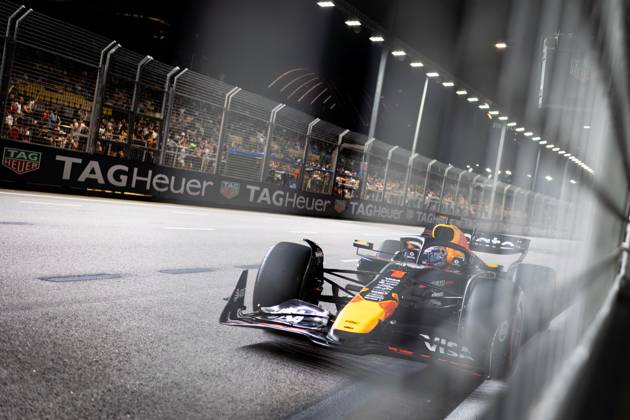 F1 - SINGAPORE GRAND PRIX 2025 01 VERSTAPPEN Max (nld), Red Bull Racing RB21, action during the 2025 Formula 1 Singapore Grand Prix, 18th round of the 2025 FIA Formula One World Championship, WM, Weltmeisterschaft from October 3 to 5, 2025 on the Marina Bay Street Circuit, in Singapore - SingaporeSingapore Copyright: xDPPIx