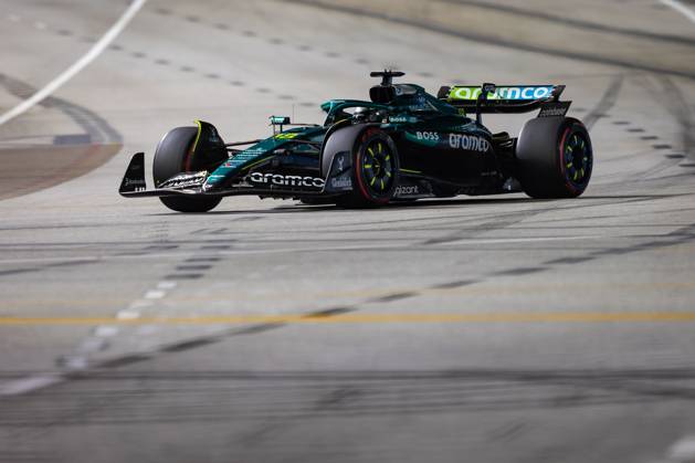 F1 - SINGAPORE GRAND PRIX 2025 18 STROLL Lance (can), Aston Martin F1 Team AMR25, action during the 2025 Formula 1 Singapore Grand Prix, 18th round of the 2025 FIA Formula One World Championship, WM, Weltmeisterschaft from October 3 to 5, 2025 on the Marina Bay Street Circuit, in Singapore - SingaporeSingapore  Copyright: xDPPIx