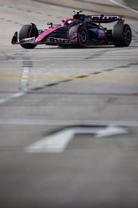 F1 - SINGAPORE GRAND PRIX 2025 43 COLAPINTO Franco (arg), Alpine F1 Team A525, action during the 2025 Formula 1 Singapore Grand Prix, 18th round of the 2025 FIA Formula One World Championship, WM, Weltmeisterschaft from October 3 to 5, 2025 on the Marina Bay Street Circuit, in Singapore - SingaporeSingapore  Copyright: xDPPIx