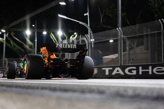 F1 - SINGAPORE GRAND PRIX 2025 81 PIASTRI Oscar (aus), McLaren F1 Team MCL39, action during the 2025 Formula 1 Singapore Grand Prix, 18th round of the 2025 FIA Formula One World Championship, WM, Weltmeisterschaft from October 3 to 5, 2025 on the Marina Bay Street Circuit, in Singapore - SingaporeSingapore Copyright: xDPPIx