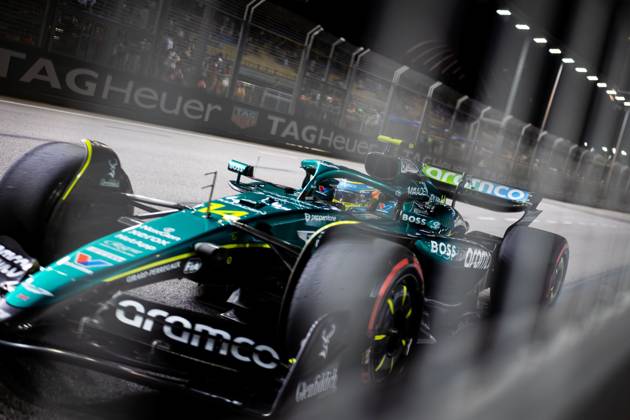 F1 - SINGAPORE GRAND PRIX 2025 14 ALONSO Fernando (spa), Aston Martin F1 Team AMR24, action during the 2025 Formula 1 Singapore Grand Prix, 18th round of the 2025 FIA Formula One World Championship, WM, Weltmeisterschaft from October 3 to 5, 2025 on the Marina Bay Street Circuit, in Singapore - SingaporeSingapore  Copyright: xDPPIx