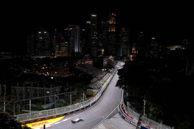 F1 - SINGAPORE GRAND PRIX 2025 30 LAWSON Liam (nzl), Visa Cash App RB F1 Team VCARB02, action during the 2025 Formula 1 Singapore Grand Prix, 18th round of the 2025 FIA Formula One World Championship, WM, Weltmeisterschaft from October 3 to 5, 2025 on the Marina Bay Street Circuit, in Singapore - SingaporeSingapore  Copyright: xEricxAlonsox