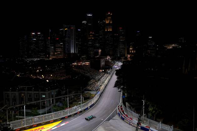F1 - SINGAPORE GRAND PRIX 2025 18 STROLL Lance (can), Aston Martin F1 Team AMR25, action during the 2025 Formula 1 Singapore Grand Prix, 18th round of the 2025 FIA Formula One World Championship, WM, Weltmeisterschaft from October 3 to 5, 2025 on the Marina Bay Street Circuit, in Singapore - SingaporeSingapore  Copyright: xEricxAlonsox
