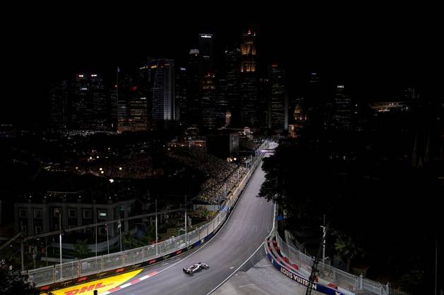 F1 - SINGAPORE GRAND PRIX 2025 31 OCON Esteban (fra), Haas F1 Team VF-25 Ferrari, action during the 2025 Formula 1 Singapore Grand Prix, 18th round of the 2025 FIA Formula One World Championship, WM, Weltmeisterschaft from October 3 to 5, 2025 on the Marina Bay Street Circuit, in Singapore - SingaporeSingapore  Copyright: xEricxAlonsox