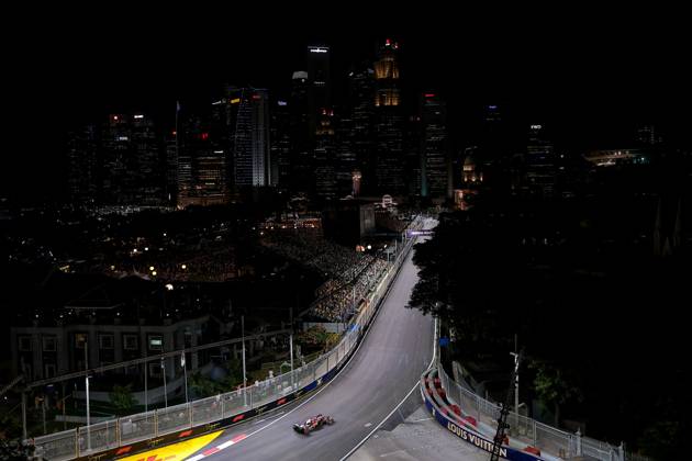 F1 - SINGAPORE GRAND PRIX 2025 16 LECLERC Charles (mco), Scuderia Ferrari SF-25, action during the 2025 Formula 1 Singapore Grand Prix, 18th round of the 2025 FIA Formula One World Championship, WM, Weltmeisterschaft from October 3 to 5, 2025 on the Marina Bay Street Circuit, in Singapore - SingaporeSingapore Copyright: xEricxAlonsox